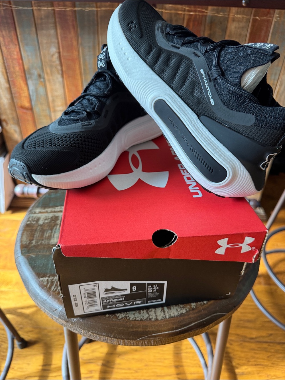 Under Armour Black and Red HOVR sneakers -size 9 - Black. New with box.